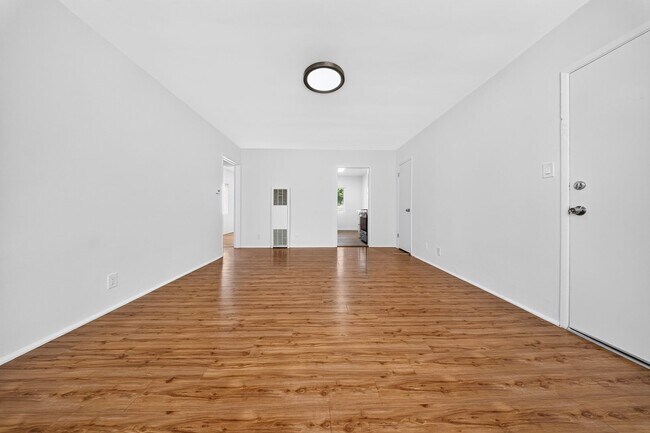 Interior Photo - 6538 Fountain Ave