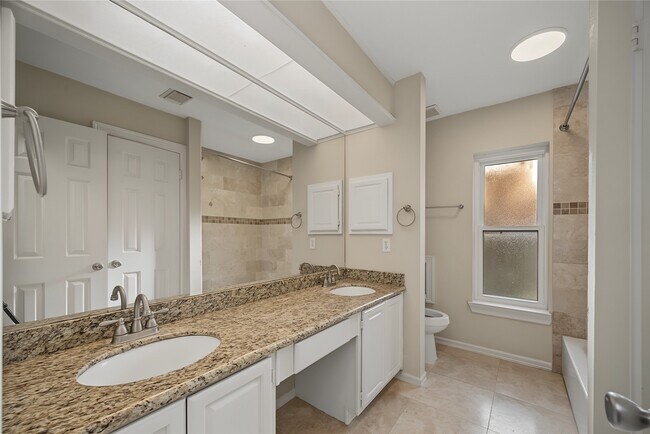 Building Photo - 14135 Swallowfield Dr