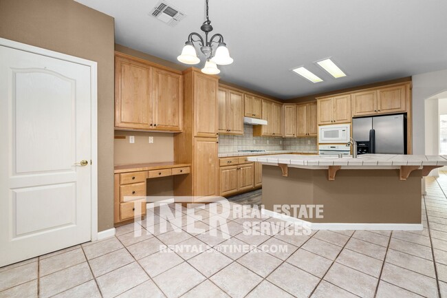 Building Photo - 6530 Aster Ct