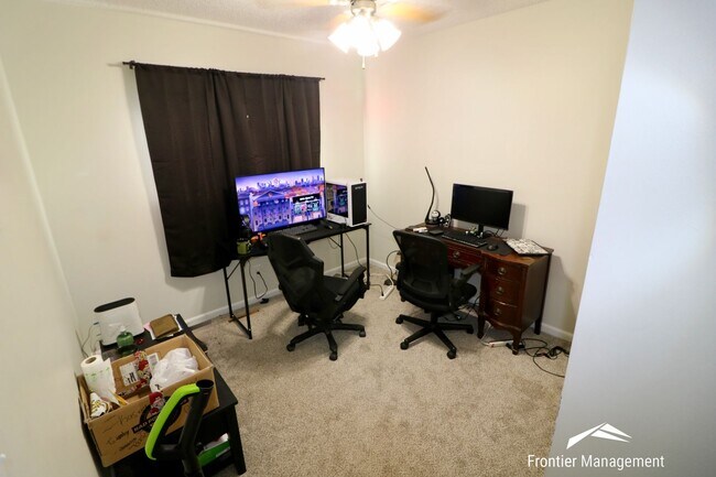 Building Photo - 2013/2015 Shirley