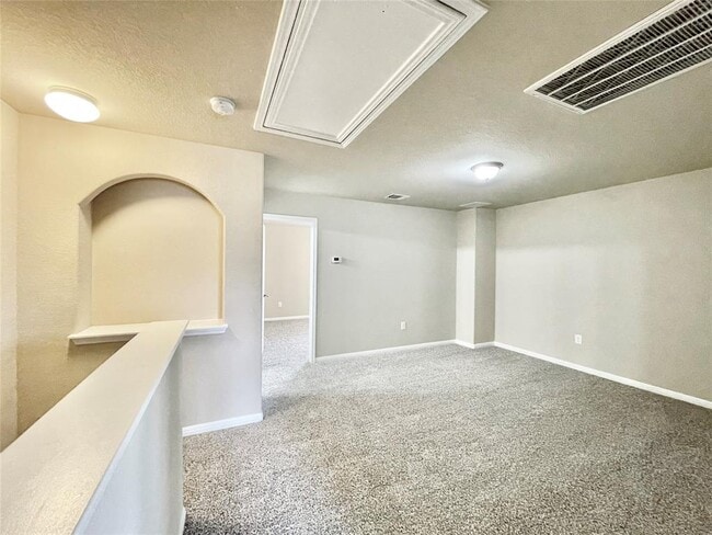 Building Photo - 415 Crater Lake Dr