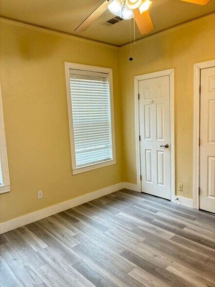 Building Photo - 1209 E Fortification St