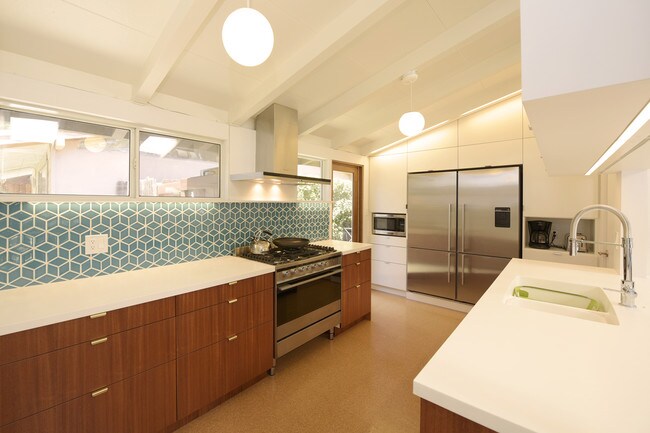 Building Photo - 19737 Hamlin St