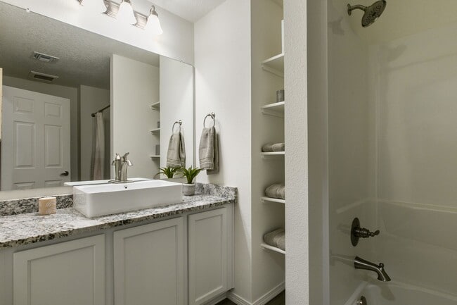 Building Photo - North Valley Townhome