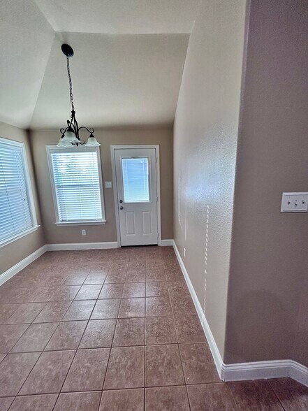 Building Photo - 1521 Applegate Way