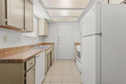 Building Photo - Charming 2-Bedroom - No Carpet!