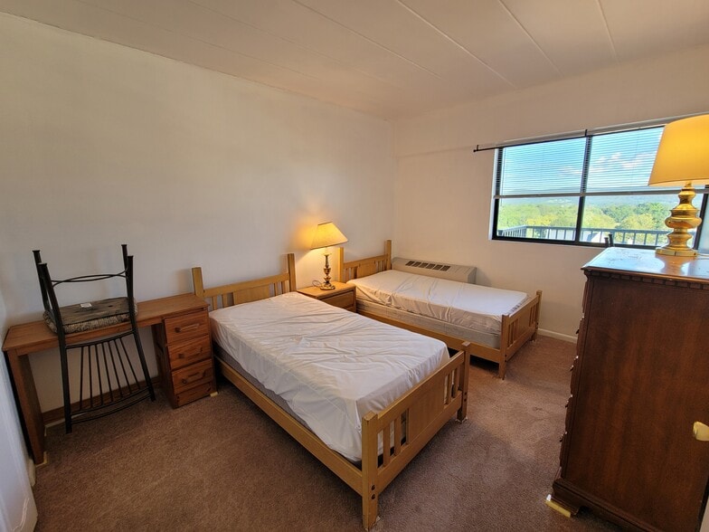 Building Photo - 255 E Beaver Ave