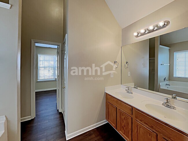 Building Photo - 4227 Springhaven Dr