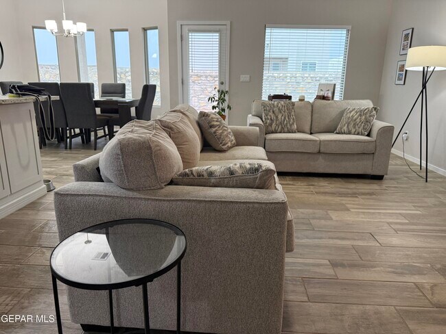 Building Photo - 13841 Paseo Central Ave