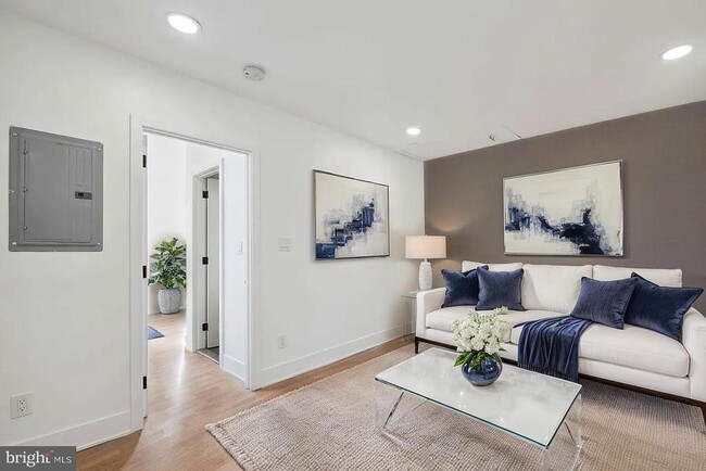 Building Photo - 5043 Spruce St