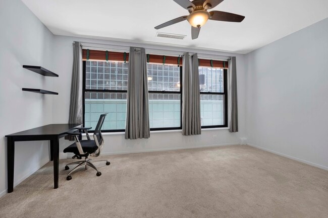 Building Photo - 431 S Dearborn St