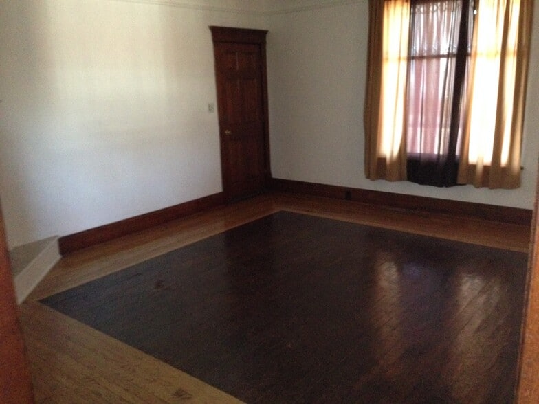Bedroom - 912 Pine St