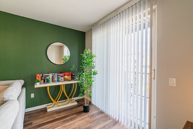 Building Photo - 1275 E University Dr