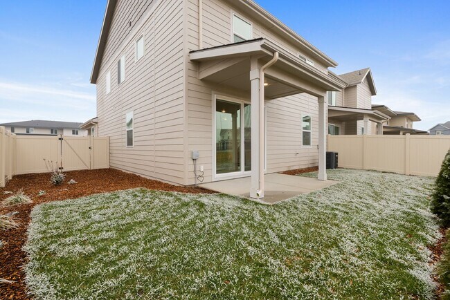 Building Photo - Move-In Ready Elegance - 4 Bedrooms! Pet Fridley!