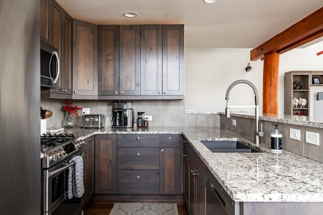 Building Photo - c4 Saddle Ridge Rd