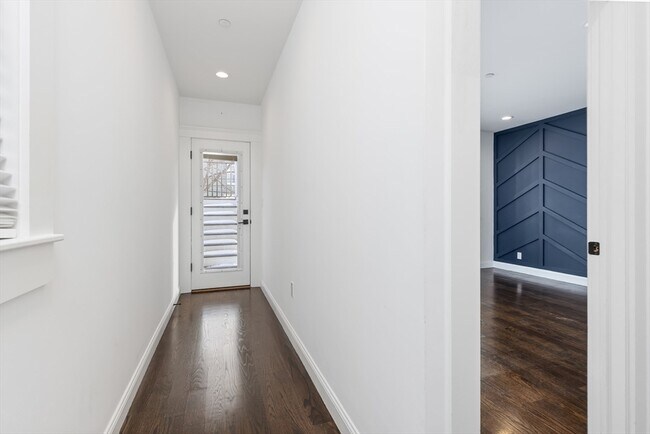 Building Photo - 229 E Eagle St