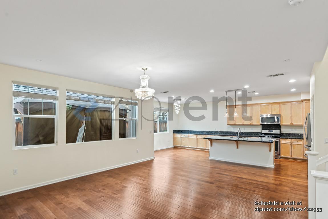 Building Photo - 334 Pacifica Dr