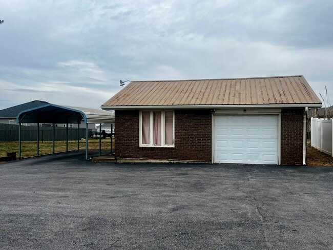 Building Photo - Spacious 3-Bedroom Ranch for Rent in Franklin, KY!