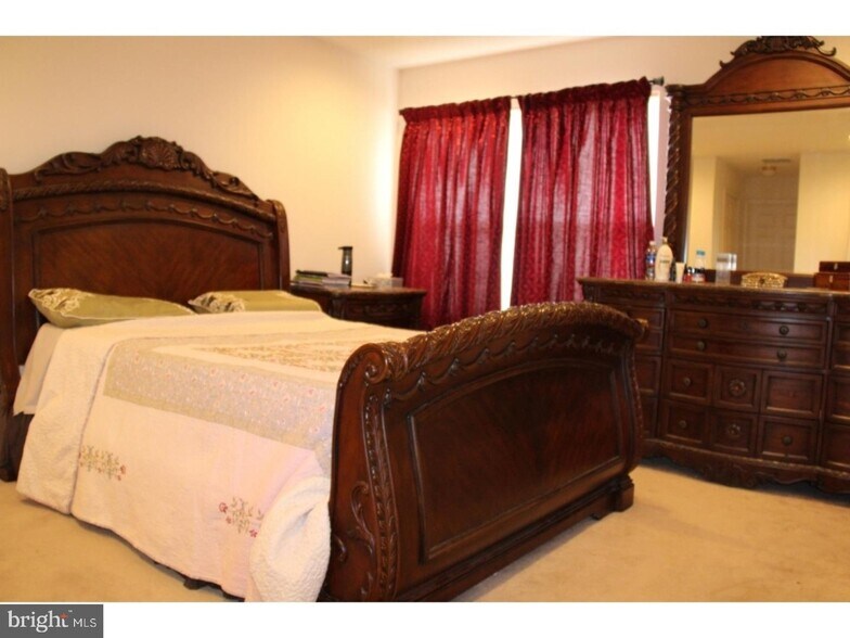 Building Photo - 8 Stafford Dr