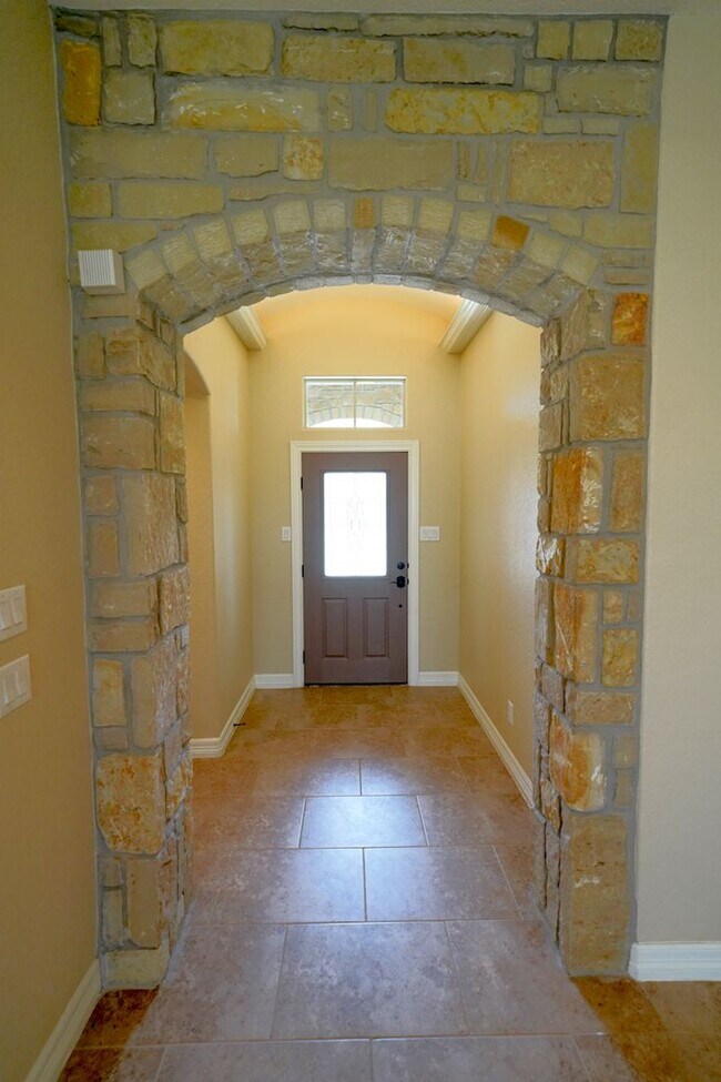 Building Photo - Beautiful Selma Living. Realtor Commission: $500