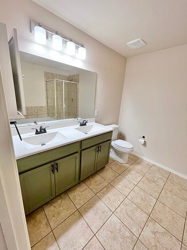 Building Photo - 108 Durango Dr