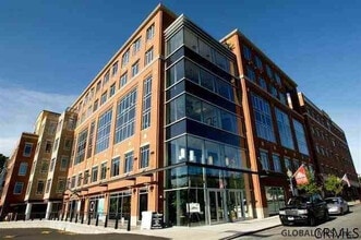 Building Photo - 18 Division St