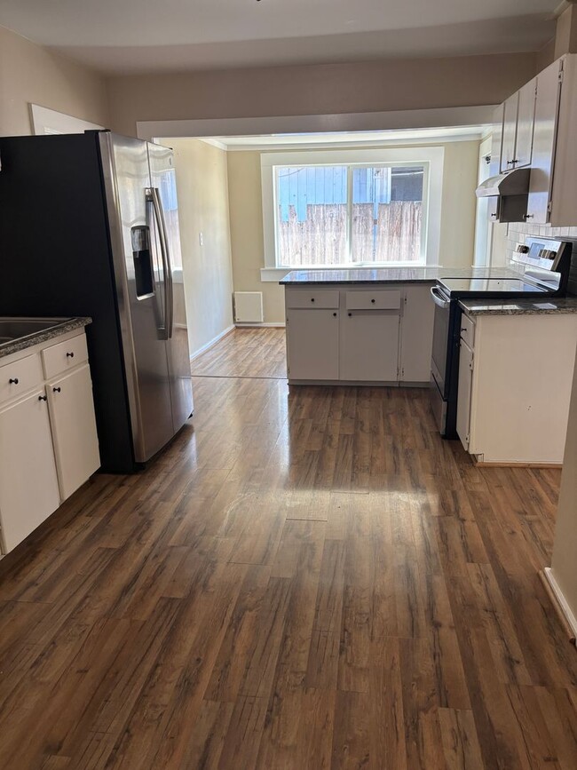 Building Photo - Cute Updated Home in Newberg