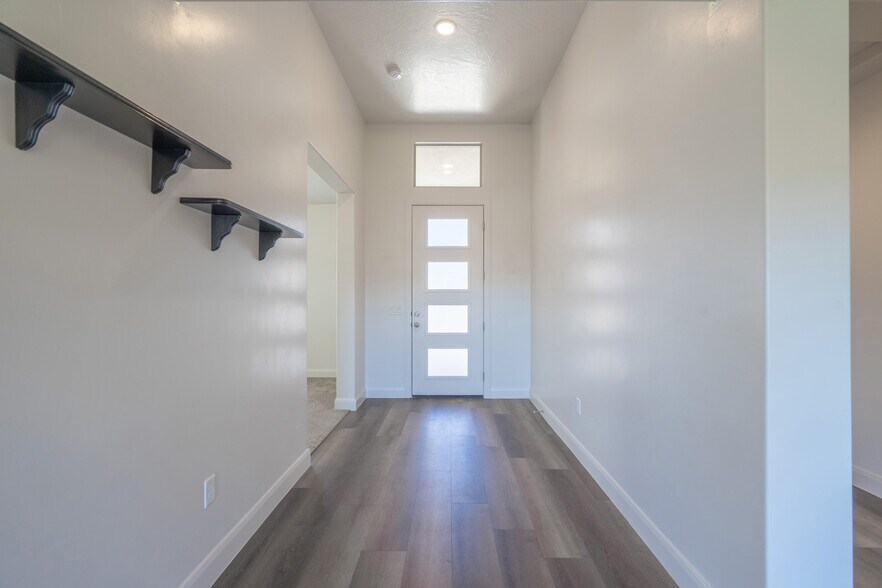 Building Photo - 3158 E Fuchsia Dr