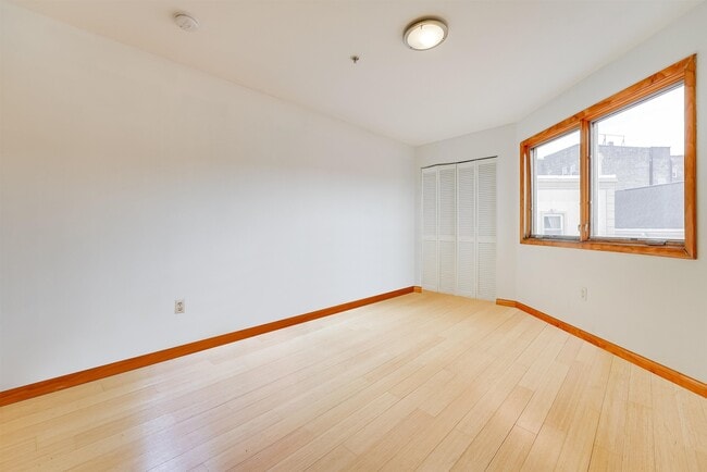 Building Photo - 416 63rd St