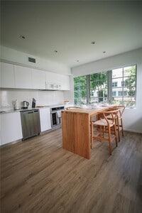 Building Photo - 128 NE 46th St