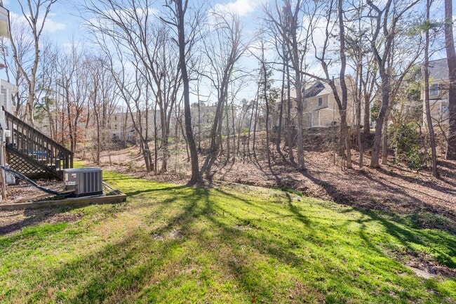 Building Photo - Cozy 3 Bedroom 2.5 Bath End unit Townhome ...