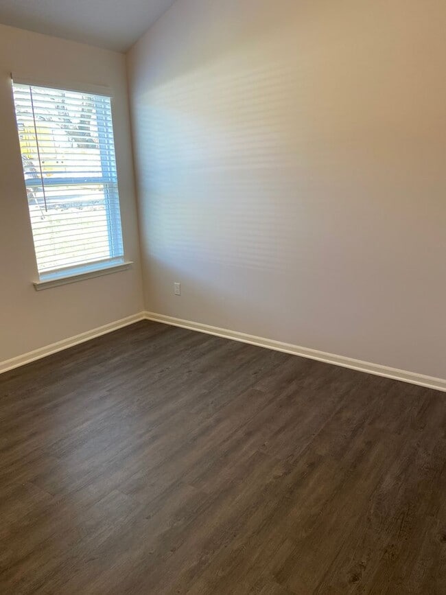 Building Photo - Pre-Leasing Now | Don't Miss Out! — Beautiful 4 Bed, 2 Bath Home in Oak Woods