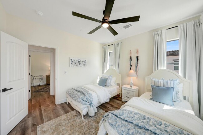 Building Photo - 2133 W Cardinal Ave