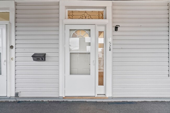 Building Photo - 1528 Ridge Ave