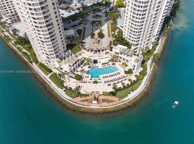 Building Photo - 808 Brickell Key Dr
