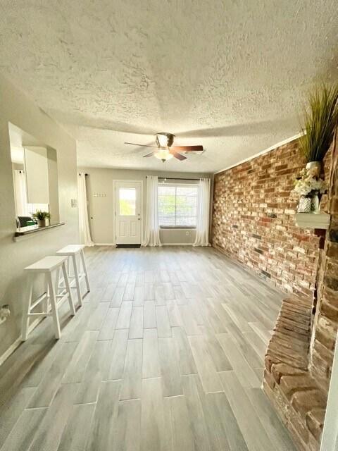 Building Photo - 3918 Laura Leigh Dr