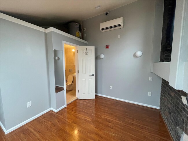 Building Photo - 94 4th Ave