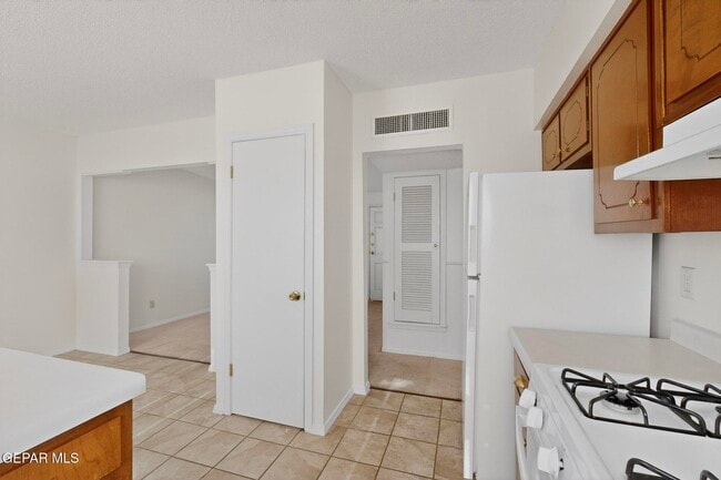 Building Photo - 10370 Kellogg St