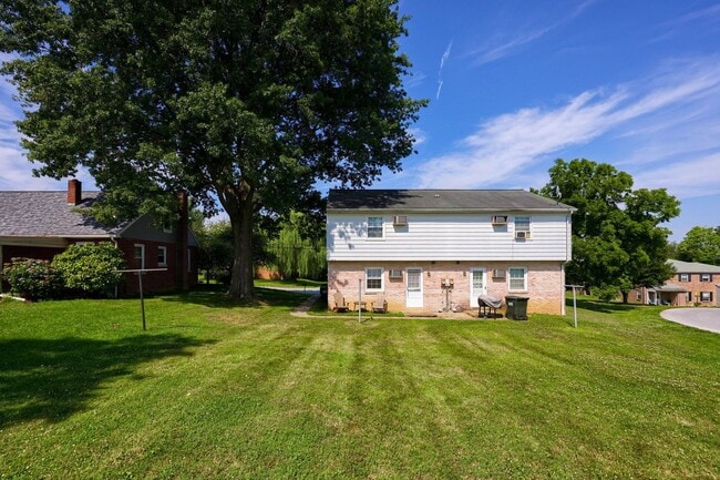 Building Photo - 131 Highview Dr