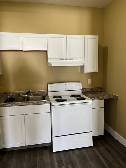 Building Photo - 913 S Main St