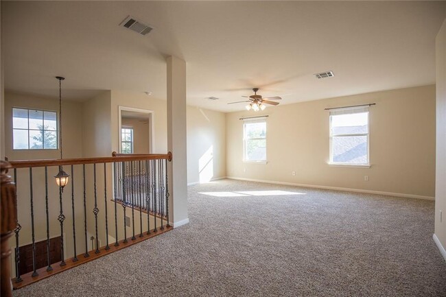Building Photo - 14825 Fernhill Dr