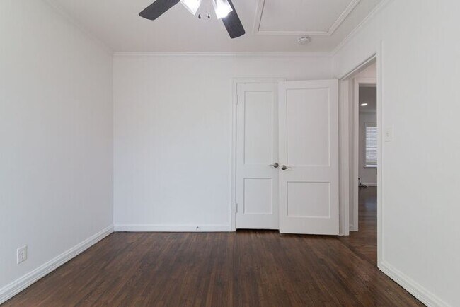 Building Photo - Brookside Bungalow!