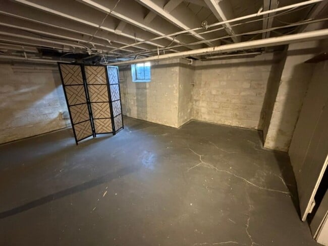 Building Photo - 222 Wainwright Ave