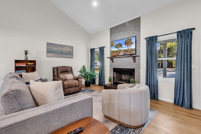 Building Photo - 2408 Causey Dr