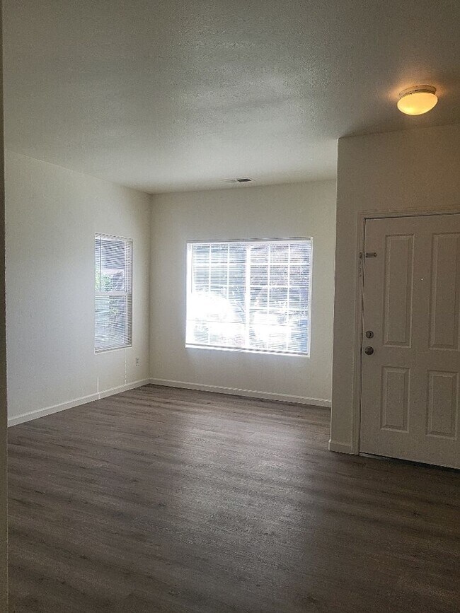 Building Photo - 9955 Sandhaven Ct