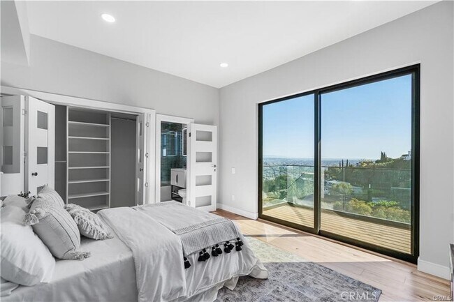 Building Photo - 8566 Hollywood Blvd