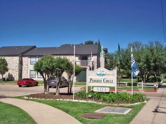parkway circle apartments