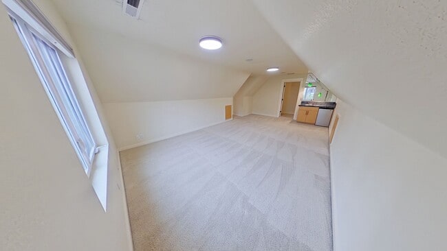 Building Photo - South Eugene Modern Home