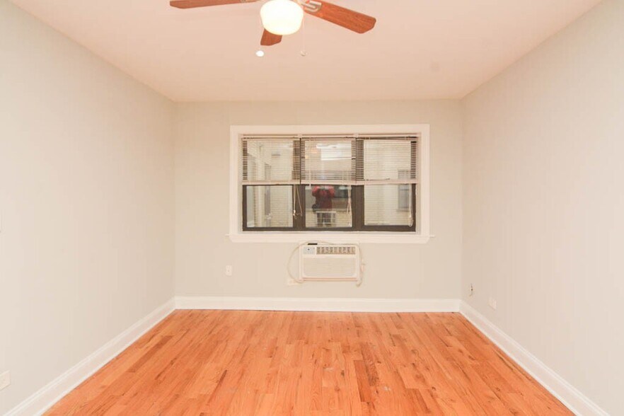 Building Photo - 448 W Barry