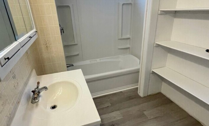 Building Photo - 576 Providence St